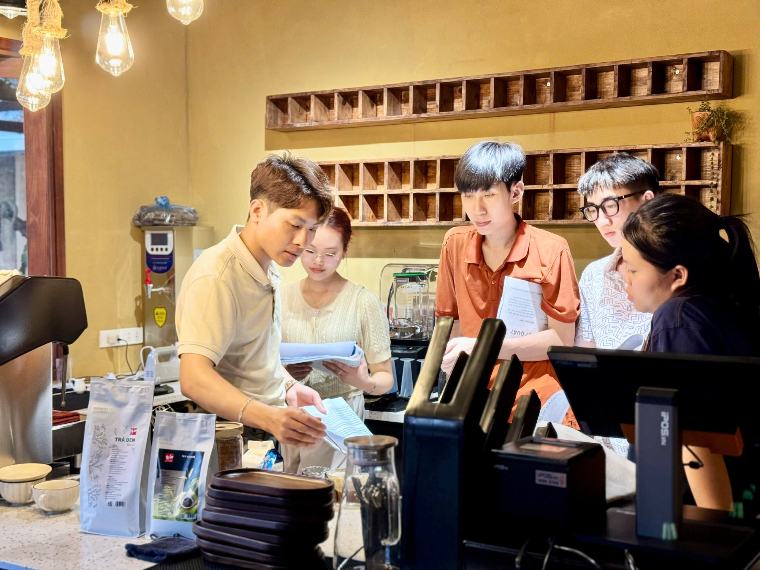 Đào tạo nhân viên quán Vườn ở trong nhà